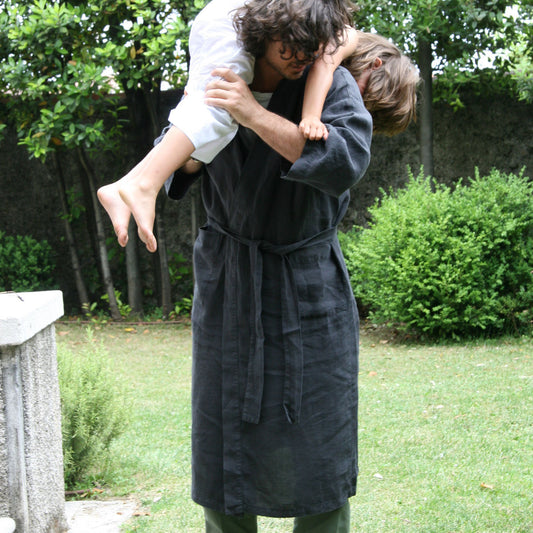 Linen Kimono, Once Milano black displayed | Crafthouse Store Kijkduin